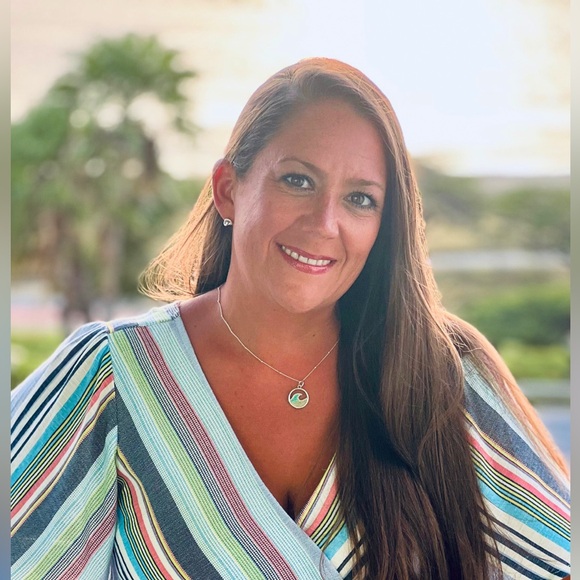 Meet your Posher, Valerie - Picture 1 of 2